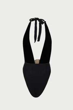 Rosette V One Piece